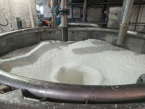 Photo de Hugo Tessier, eau latexée au sein de la STEP de Ahlstrom Grenoble